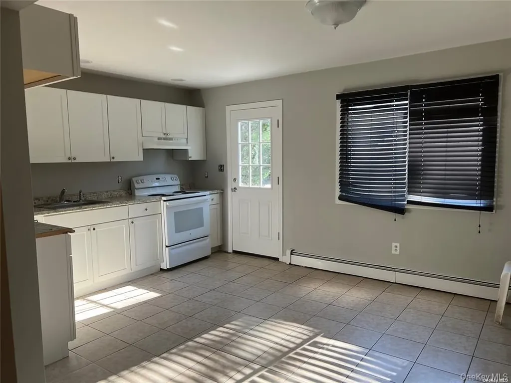 6 Roland Place West Babylon NY 11704