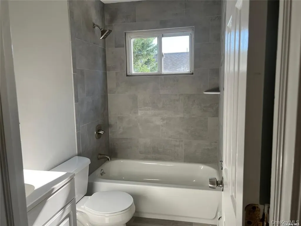 6 Roland Place West Babylon NY 11704