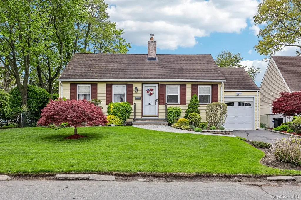 23 Berwick Road Hewlett NY 11557