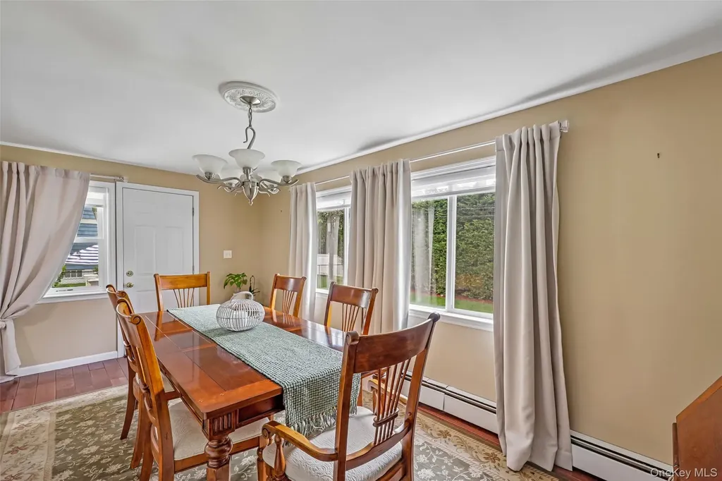 23 Berwick Road Hewlett NY 11557