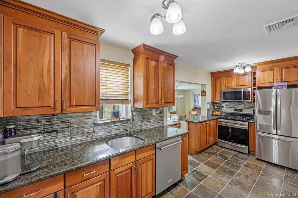 23 Berwick Road Hewlett NY 11557