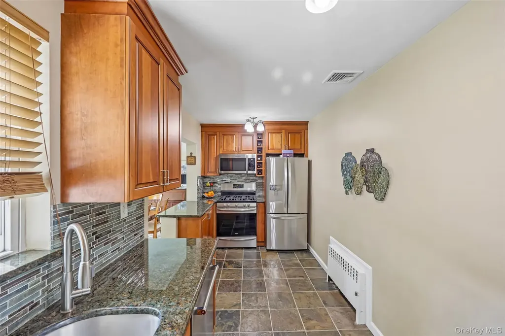23 Berwick Road Hewlett NY 11557