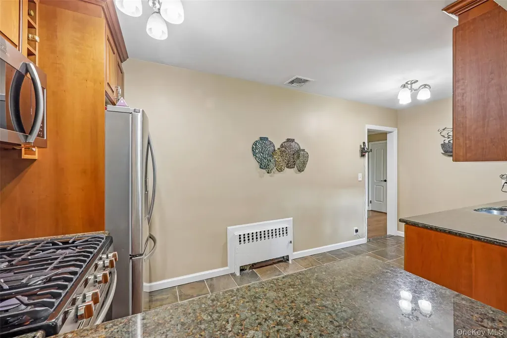 23 Berwick Road Hewlett NY 11557