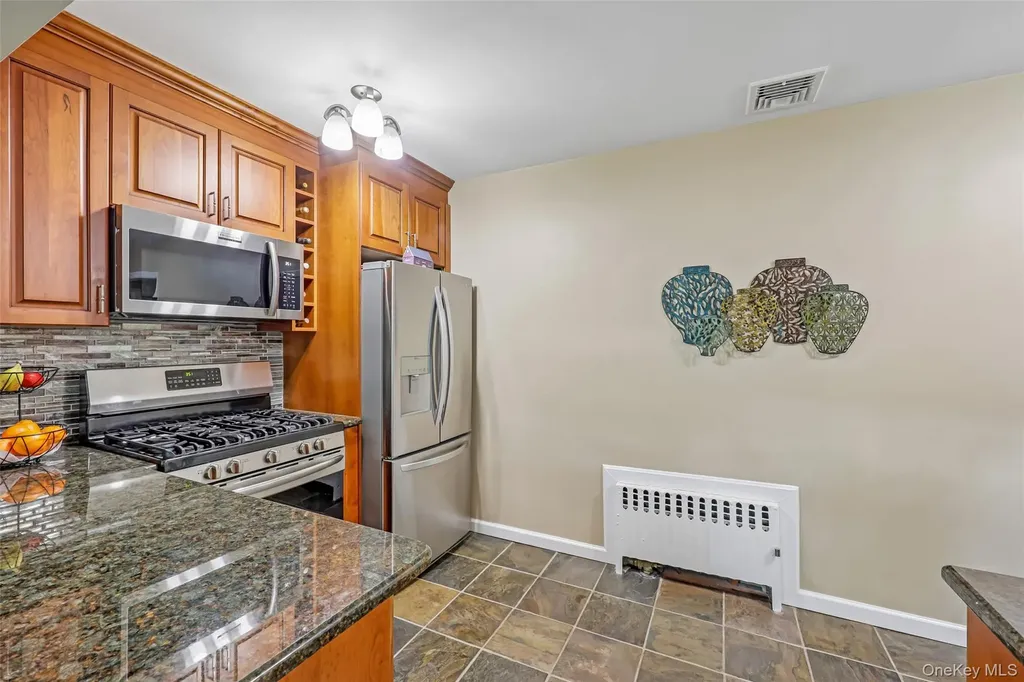 23 Berwick Road Hewlett NY 11557