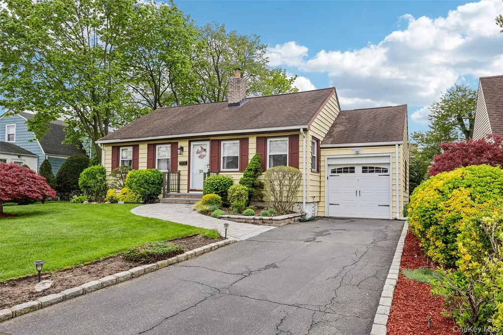23 Berwick Road Hewlett NY 11557