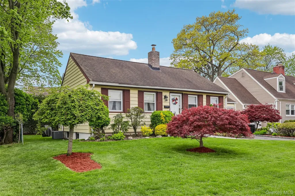 23 Berwick Road Hewlett NY 11557