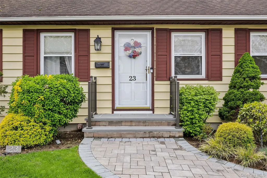 23 Berwick Road Hewlett NY 11557