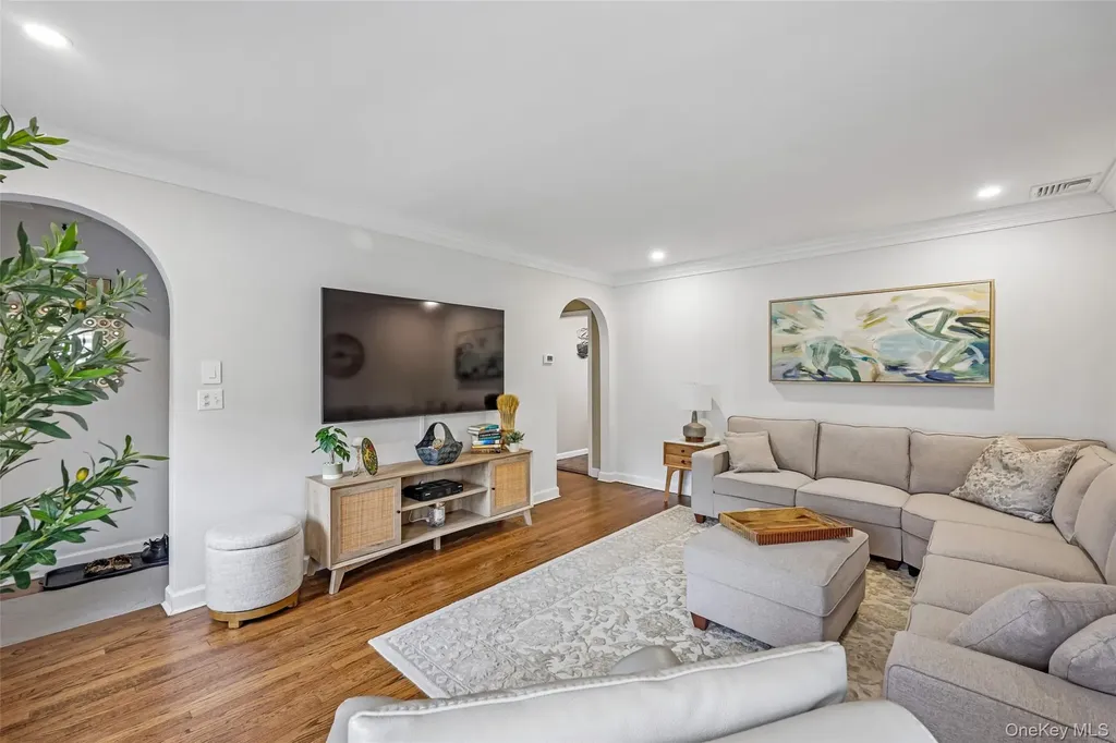 23 Berwick Road Hewlett NY 11557