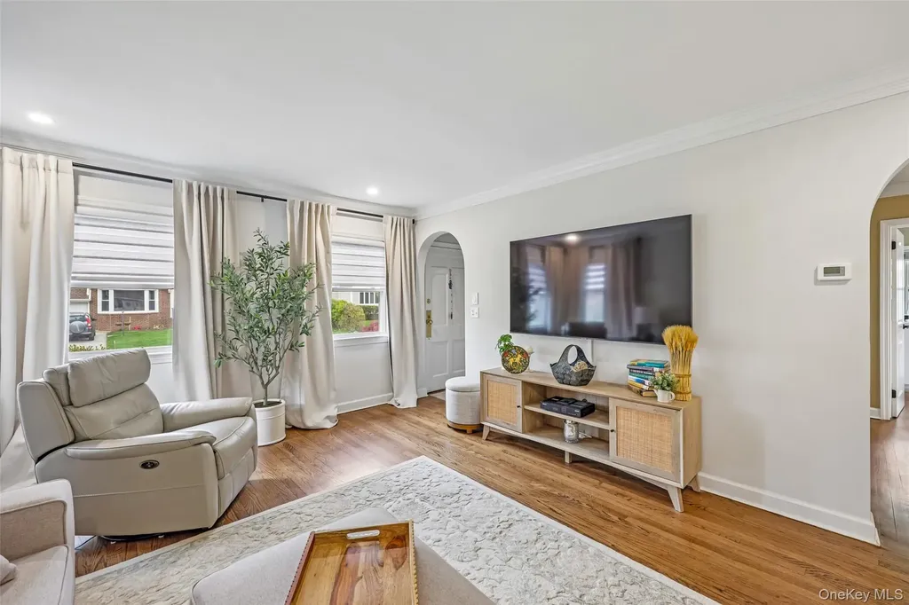 23 Berwick Road Hewlett NY 11557