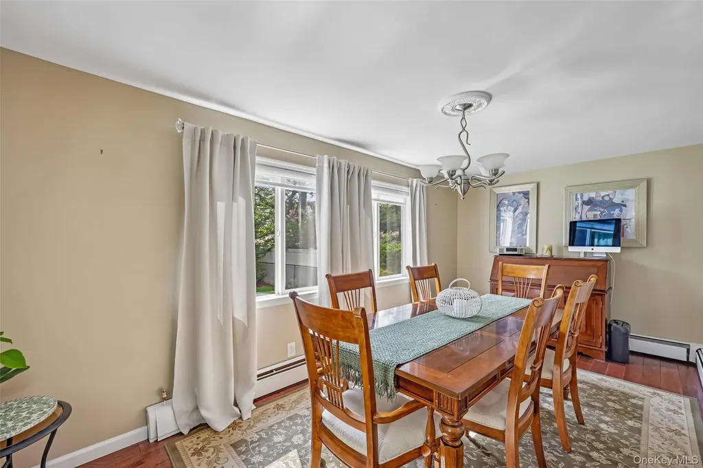 23 Berwick Road Hewlett NY 11557