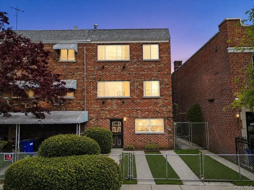 1323 E 222nd Street Bronx NY 10469