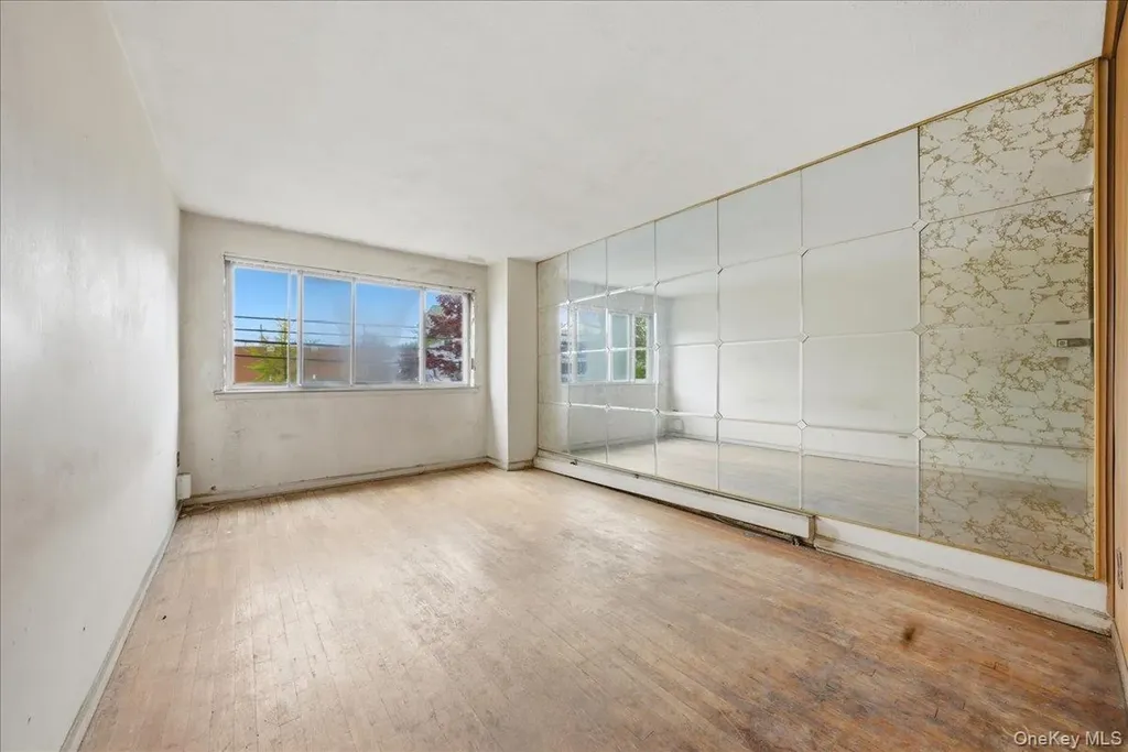 1323 E 222nd Street Bronx NY 10469
