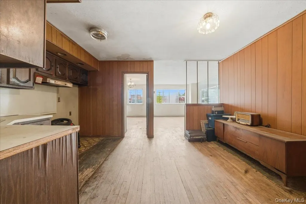 1323 E 222nd Street Bronx NY 10469