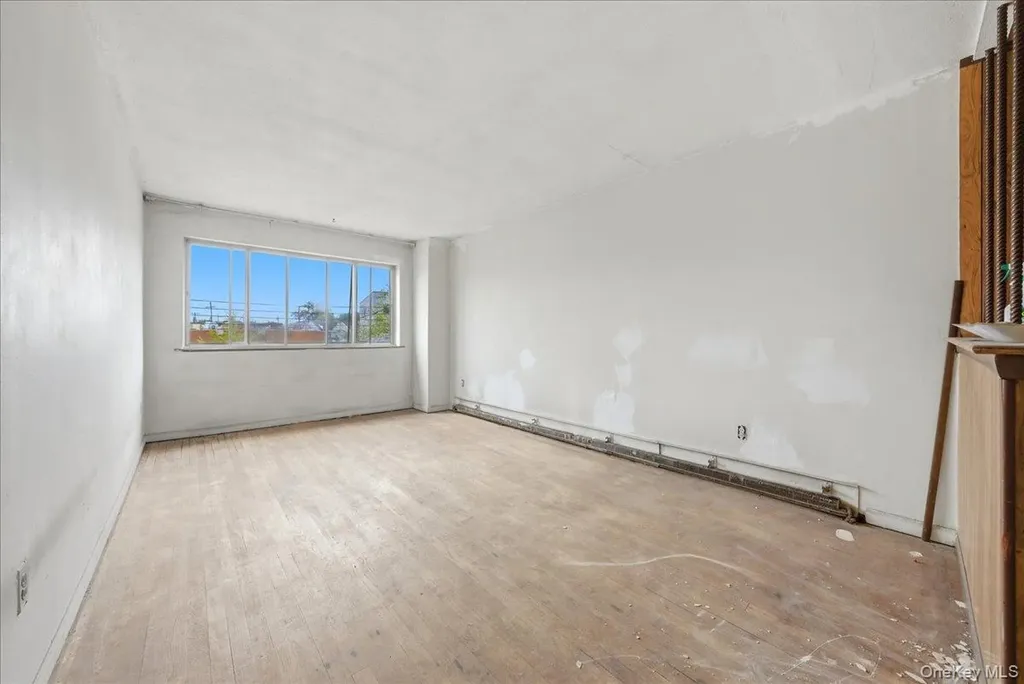 1323 E 222nd Street Bronx NY 10469