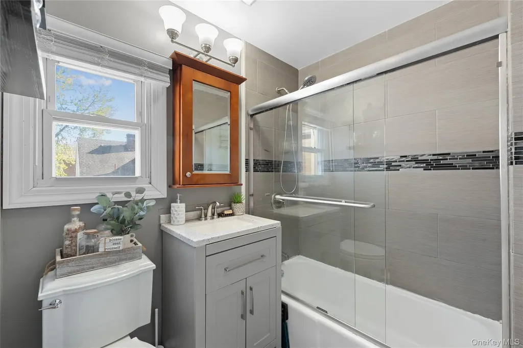 3184 Baisley Avenue Bronx NY 10465
