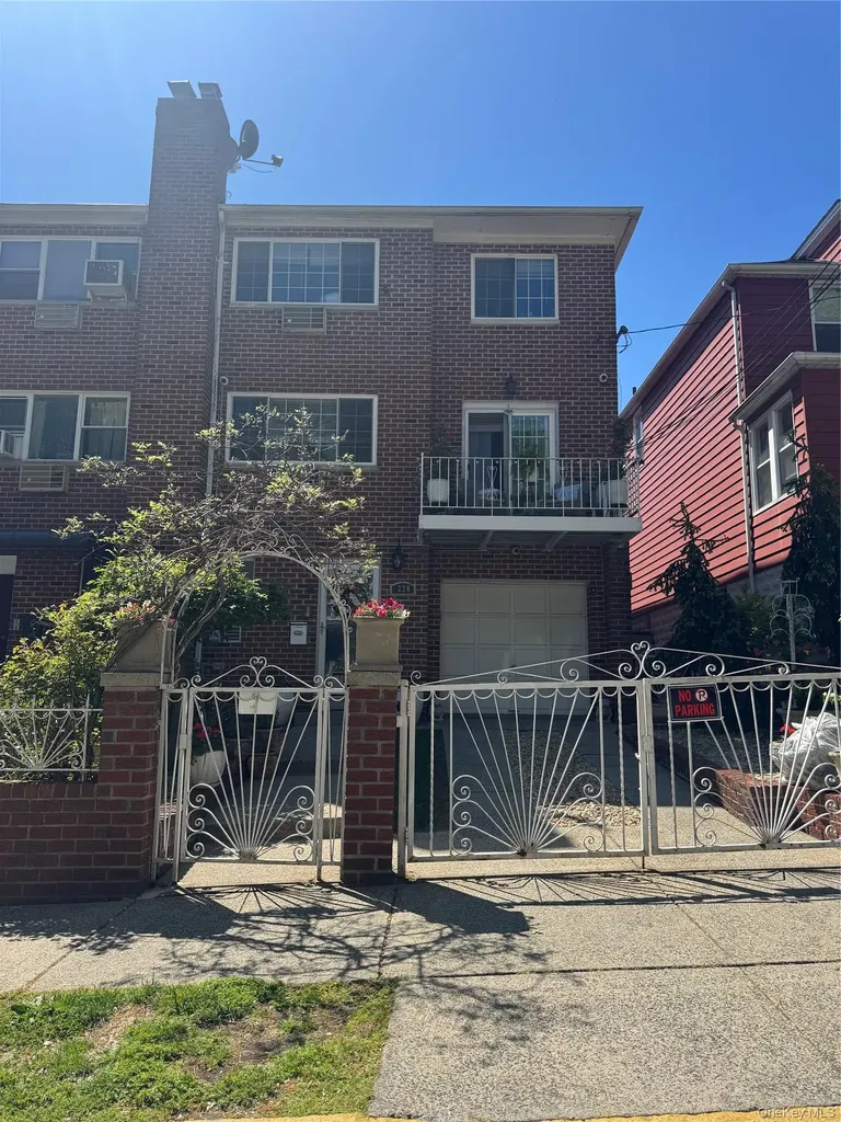 220 East 235th Street Bronx NY 10470
