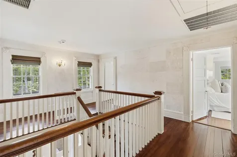 233 Mclain Street Bedford Corners NY 10549