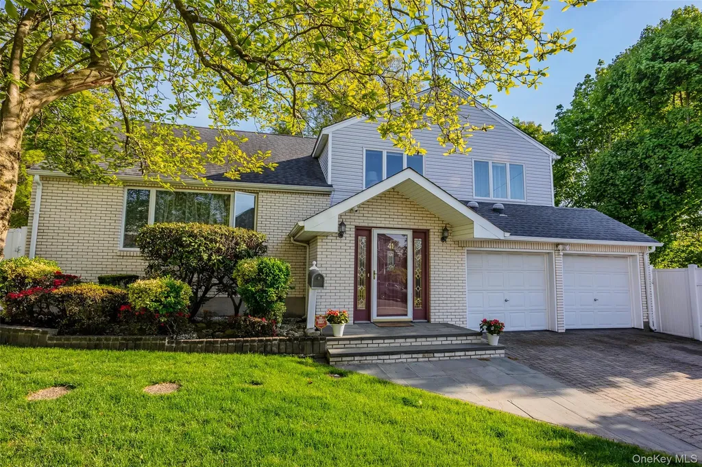 41 Robert Circle Syosset NY 11791