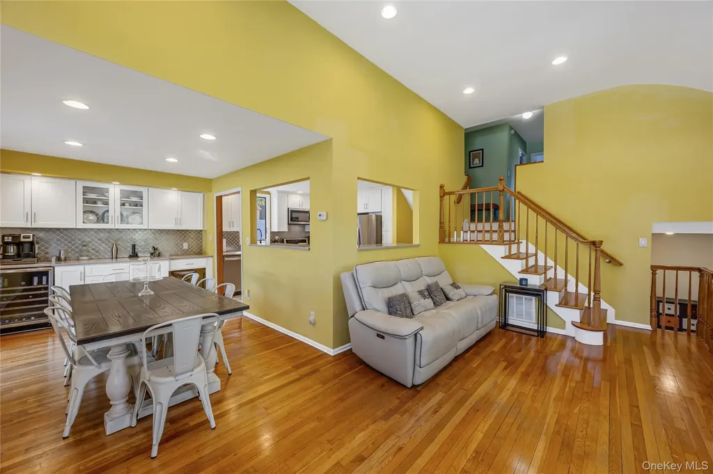 41 Robert Circle Syosset NY 11791