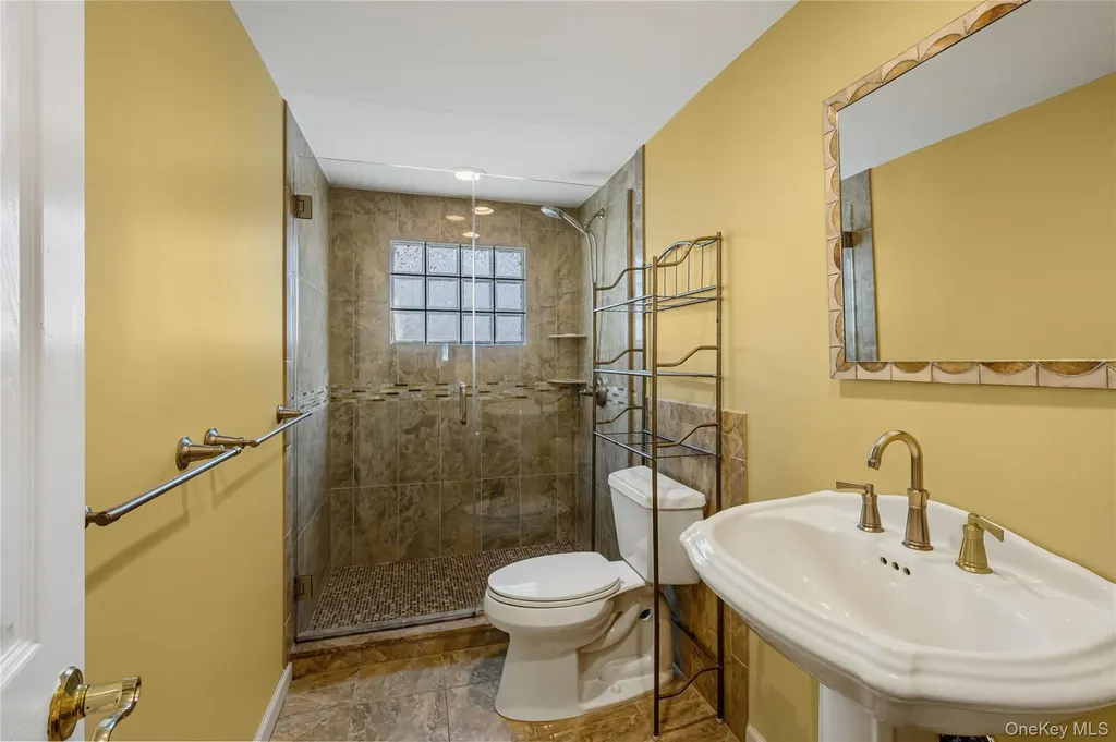 41 Robert Circle Syosset NY 11791
