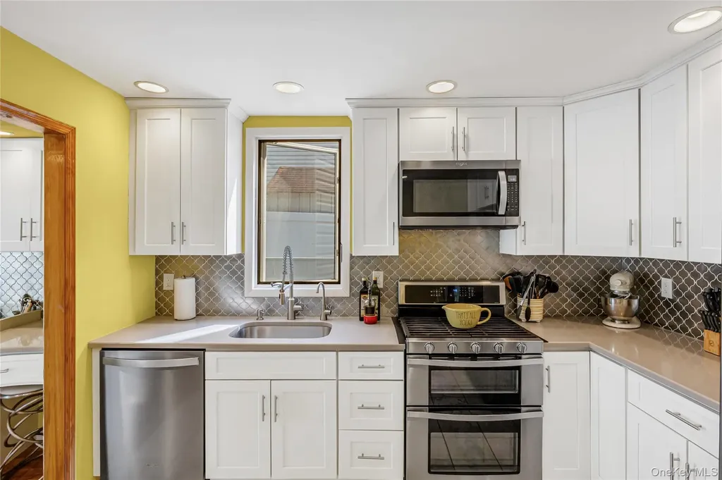 41 Robert Circle Syosset NY 11791