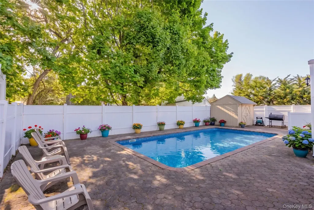 41 Robert Circle Syosset NY 11791