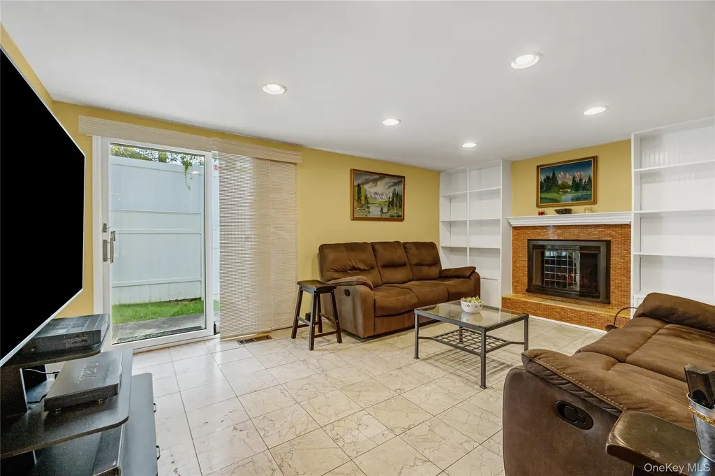 41 Robert Circle Syosset NY 11791