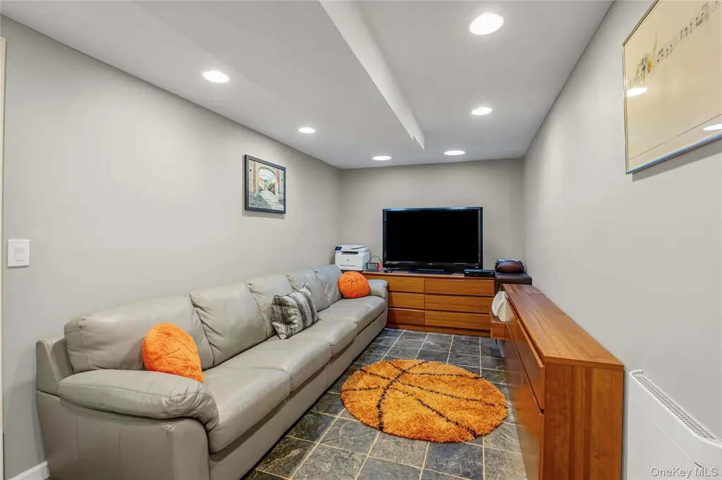 41 Robert Circle Syosset NY 11791
