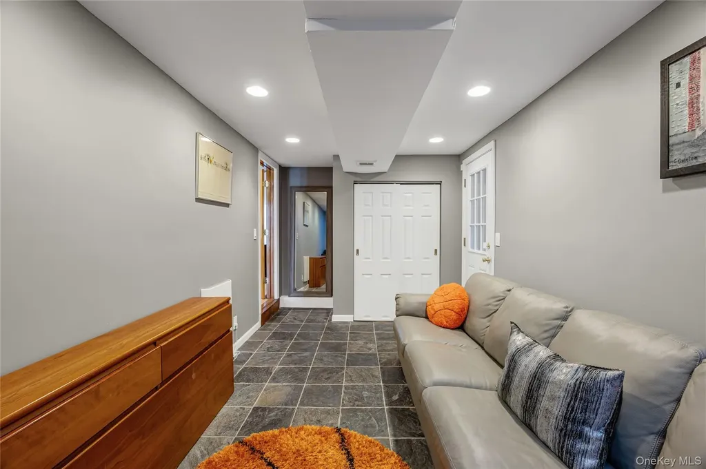 41 Robert Circle Syosset NY 11791