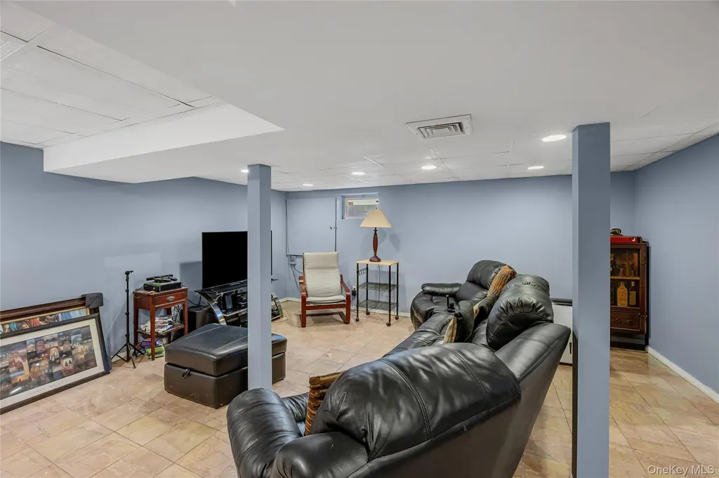 41 Robert Circle Syosset NY 11791