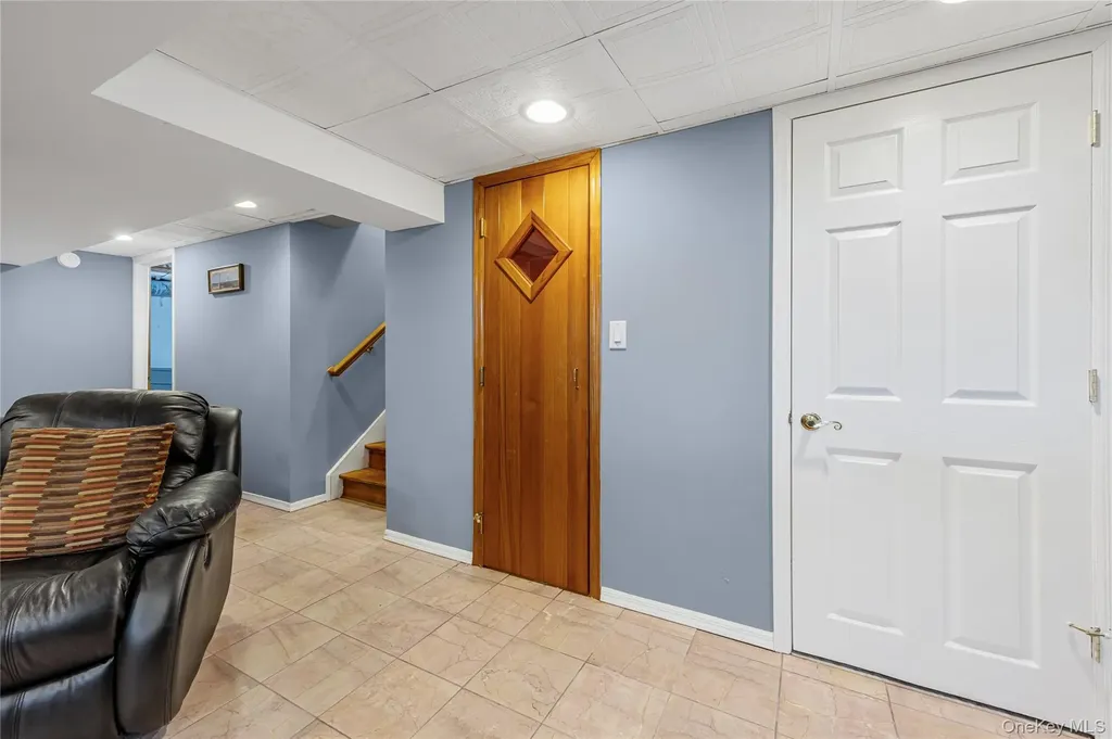 41 Robert Circle Syosset NY 11791