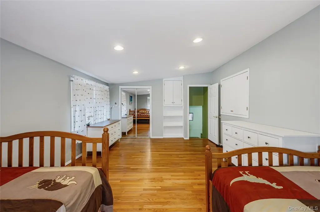 41 Robert Circle Syosset NY 11791