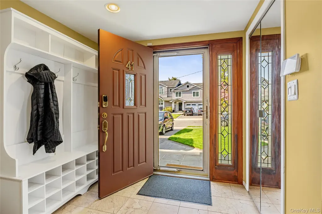 41 Robert Circle Syosset NY 11791