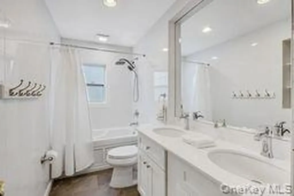 41 Robert Circle Syosset NY 11791