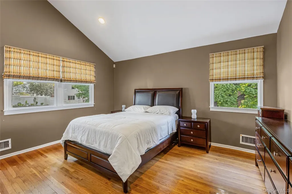 41 Robert Circle Syosset NY 11791
