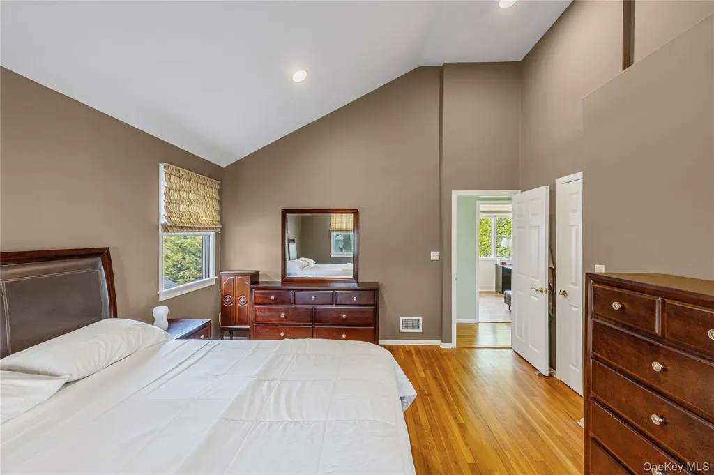 41 Robert Circle Syosset NY 11791