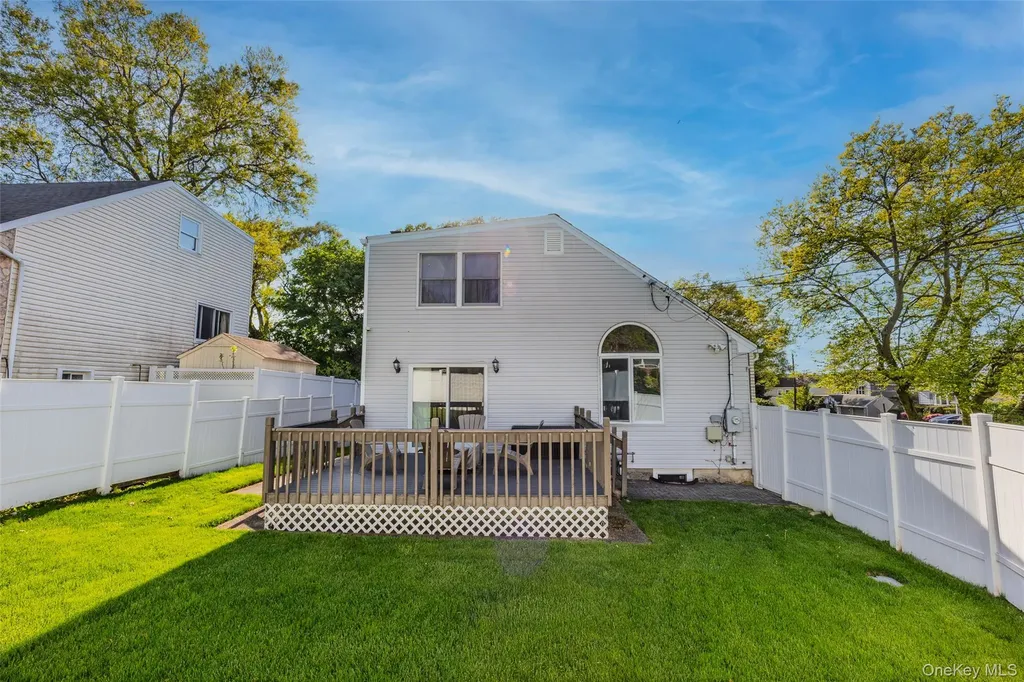 41 Robert Circle Syosset NY 11791