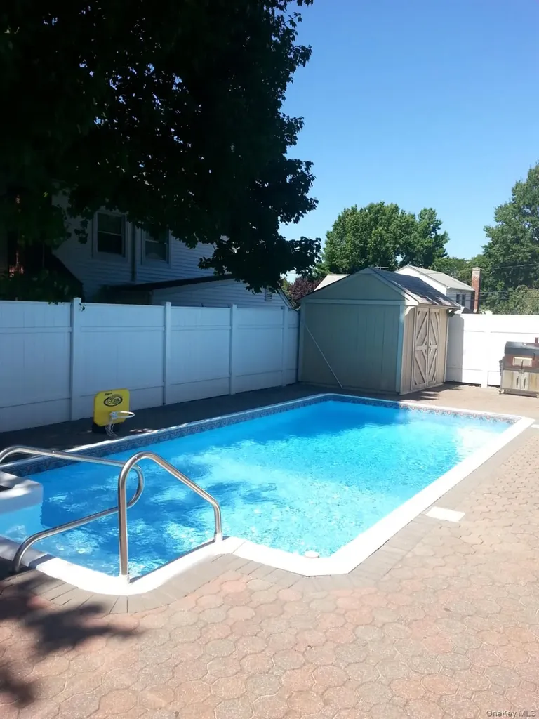 41 Robert Circle Syosset NY 11791