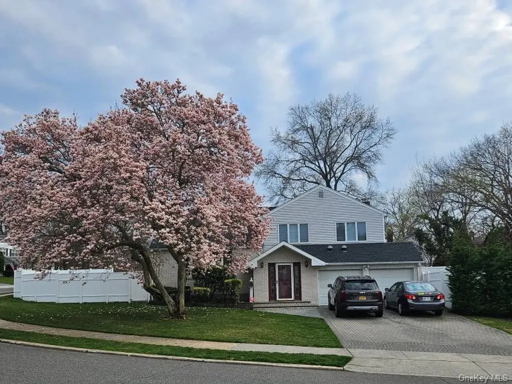 41 Robert Circle Syosset NY 11791