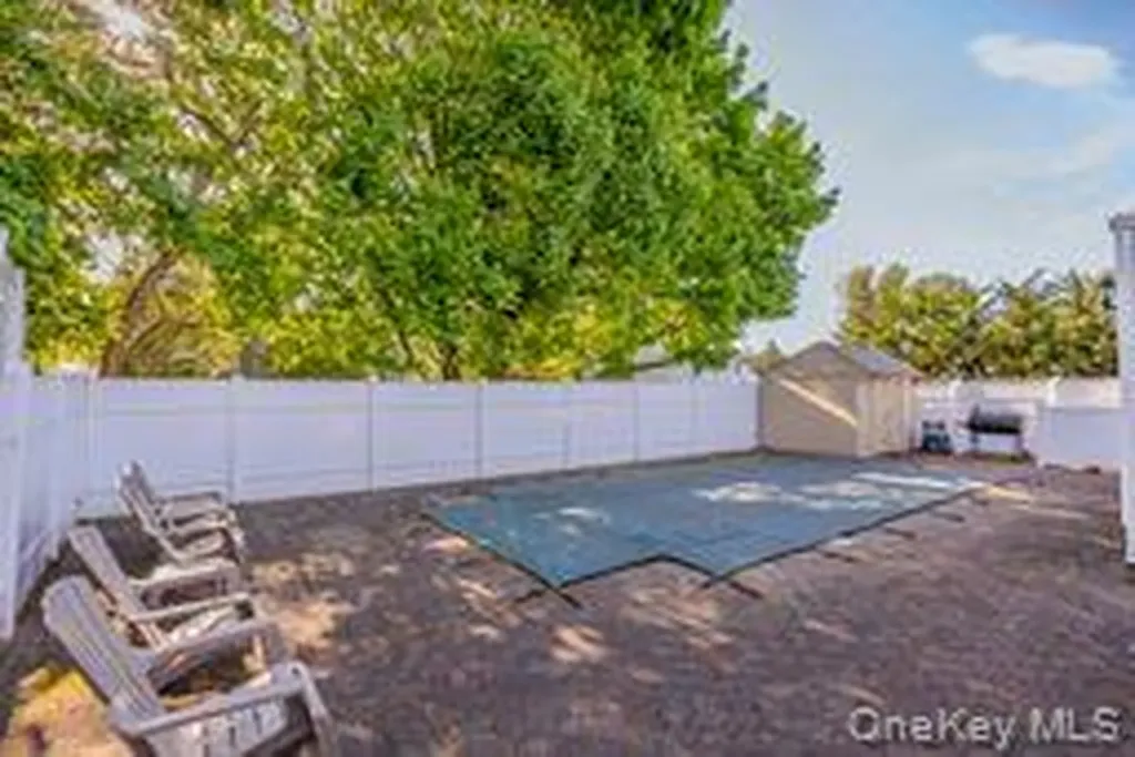41 Robert Circle Syosset NY 11791