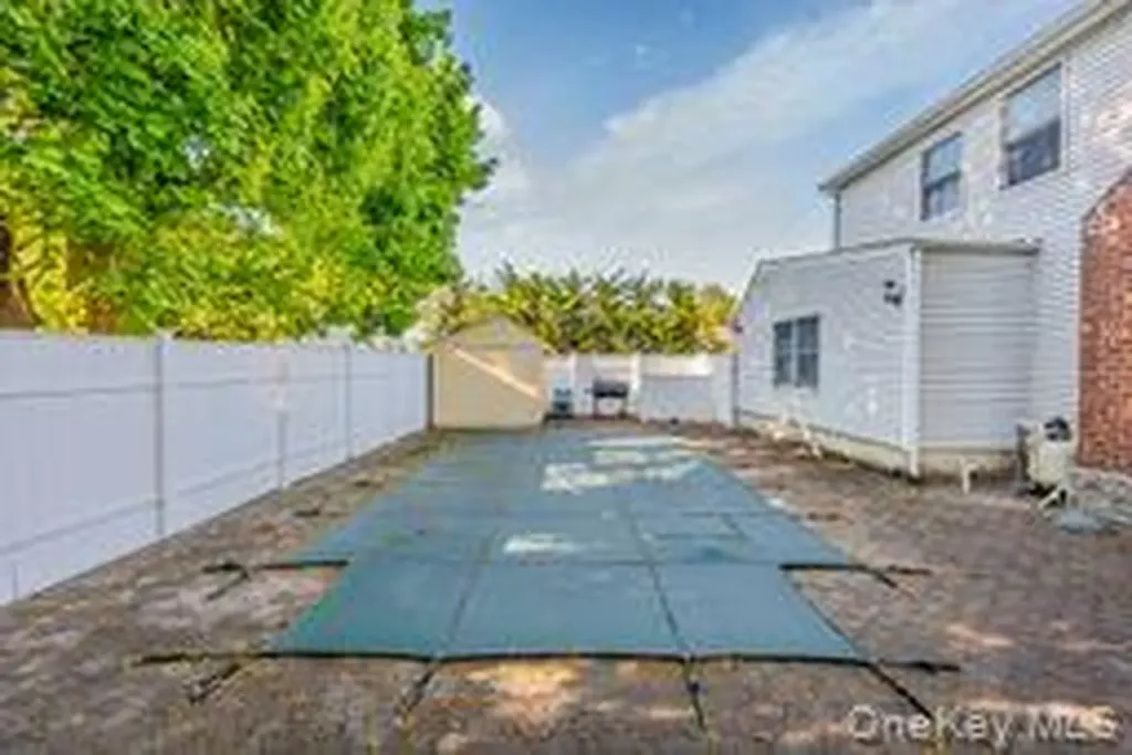 41 Robert Circle Syosset NY 11791