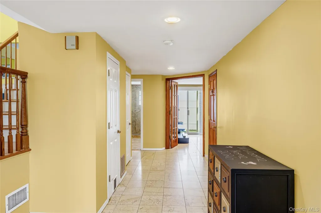 41 Robert Circle Syosset NY 11791