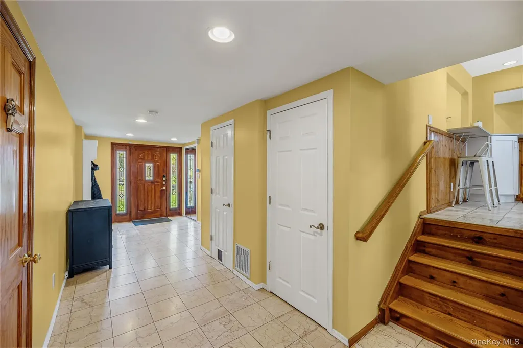 41 Robert Circle Syosset NY 11791