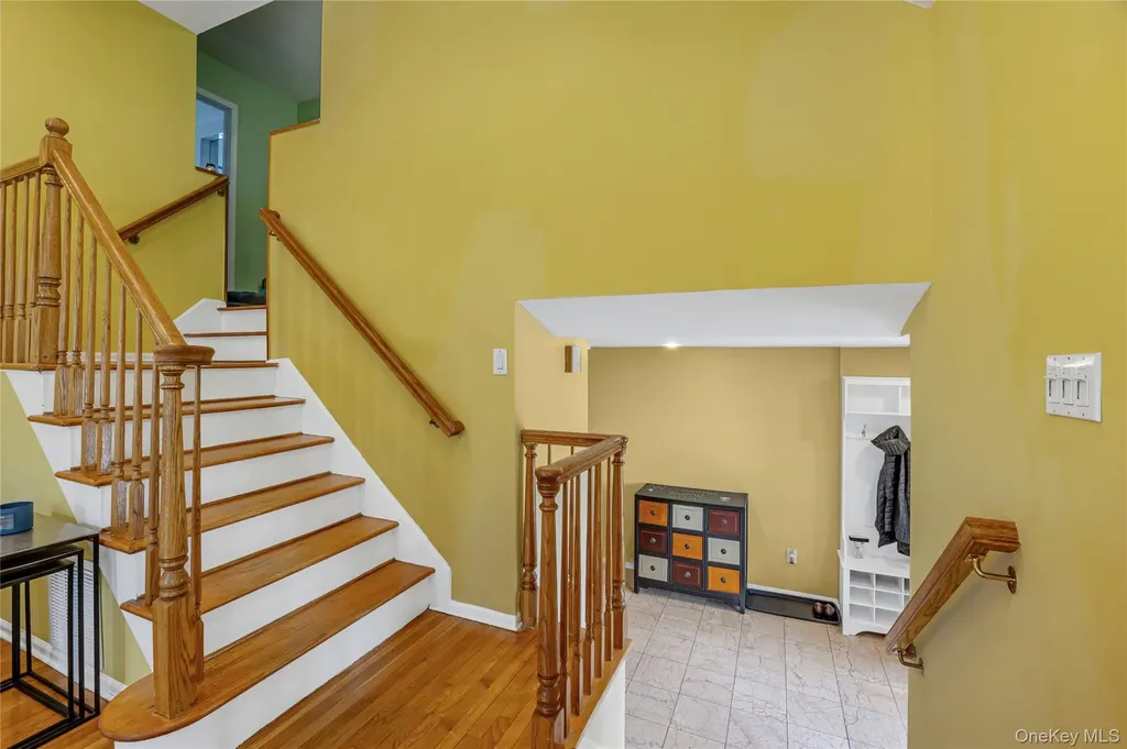 41 Robert Circle Syosset NY 11791