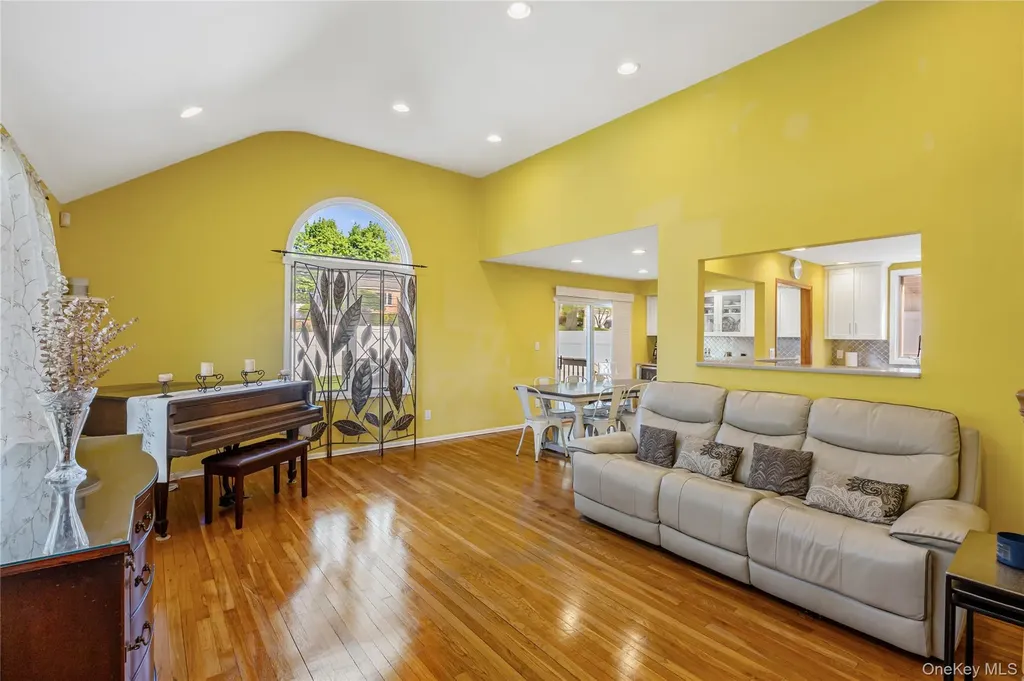 41 Robert Circle Syosset NY 11791