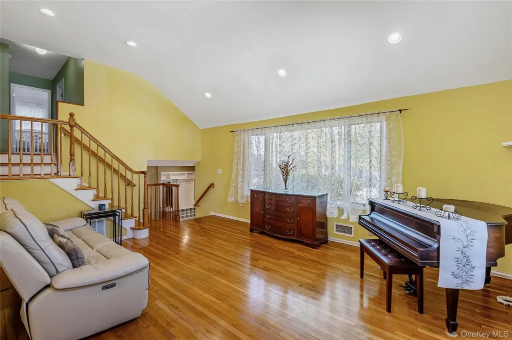 41 Robert Circle Syosset NY 11791