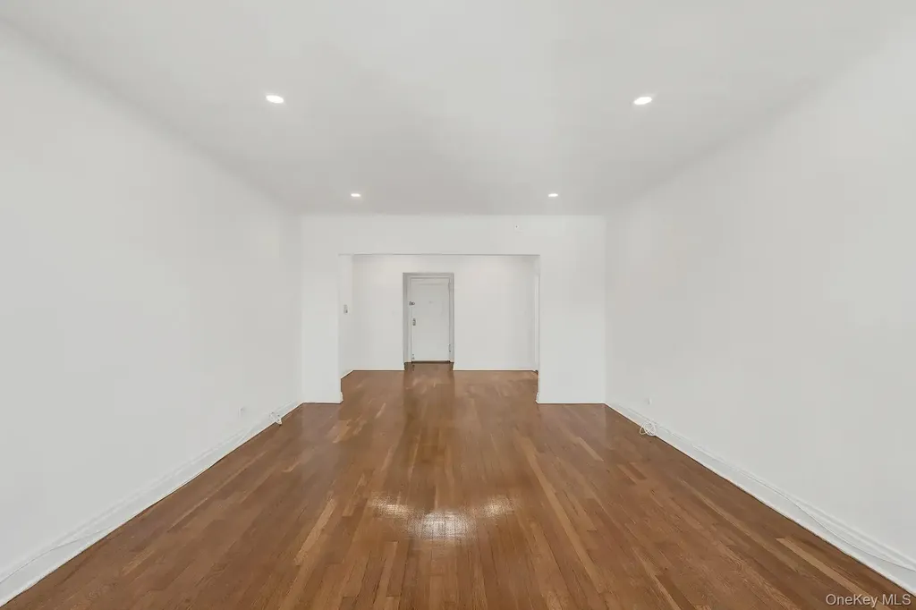 1 Ash Place Great Neck Plaza NY 11021