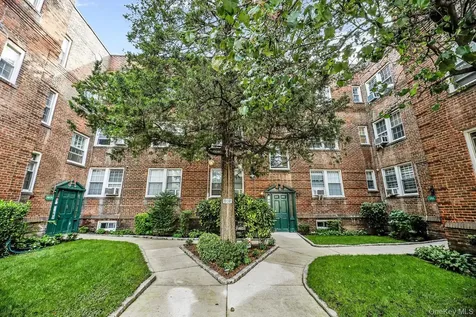 1 Ash Place Great Neck Plaza NY 11021