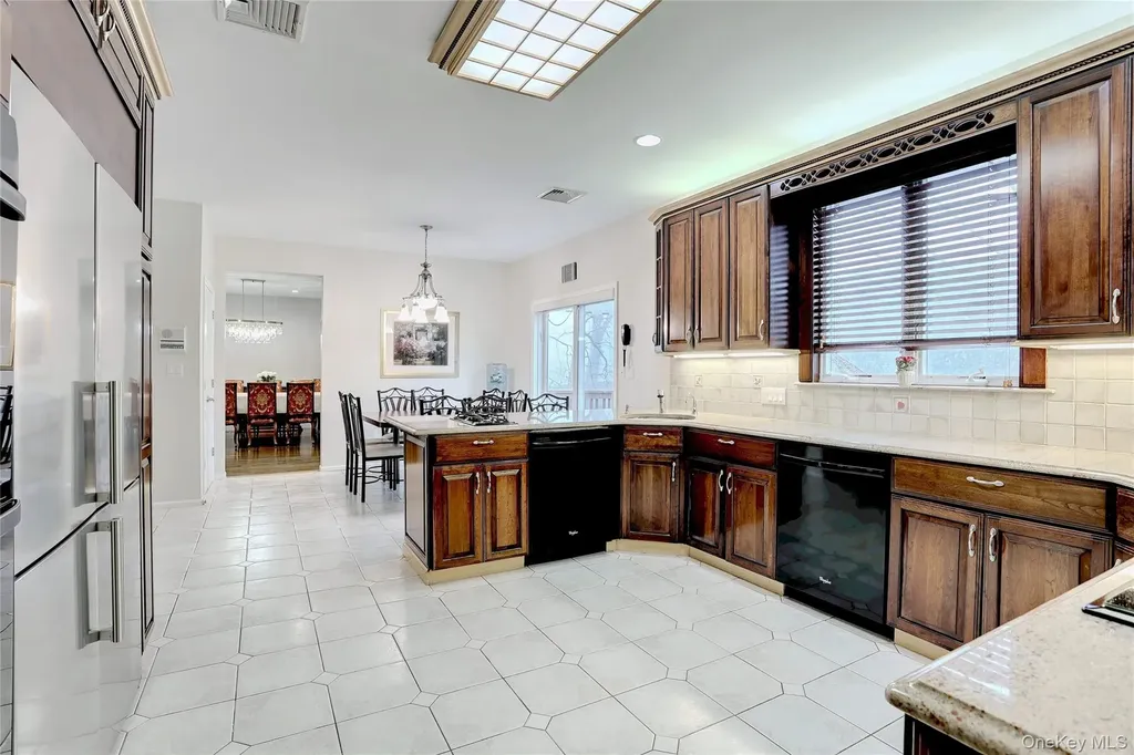 11 Mariner Way Monsey NY 10952