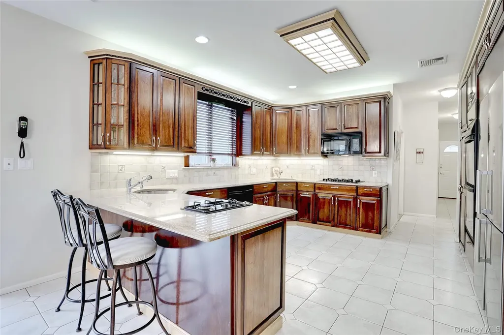 11 Mariner Way Monsey NY 10952